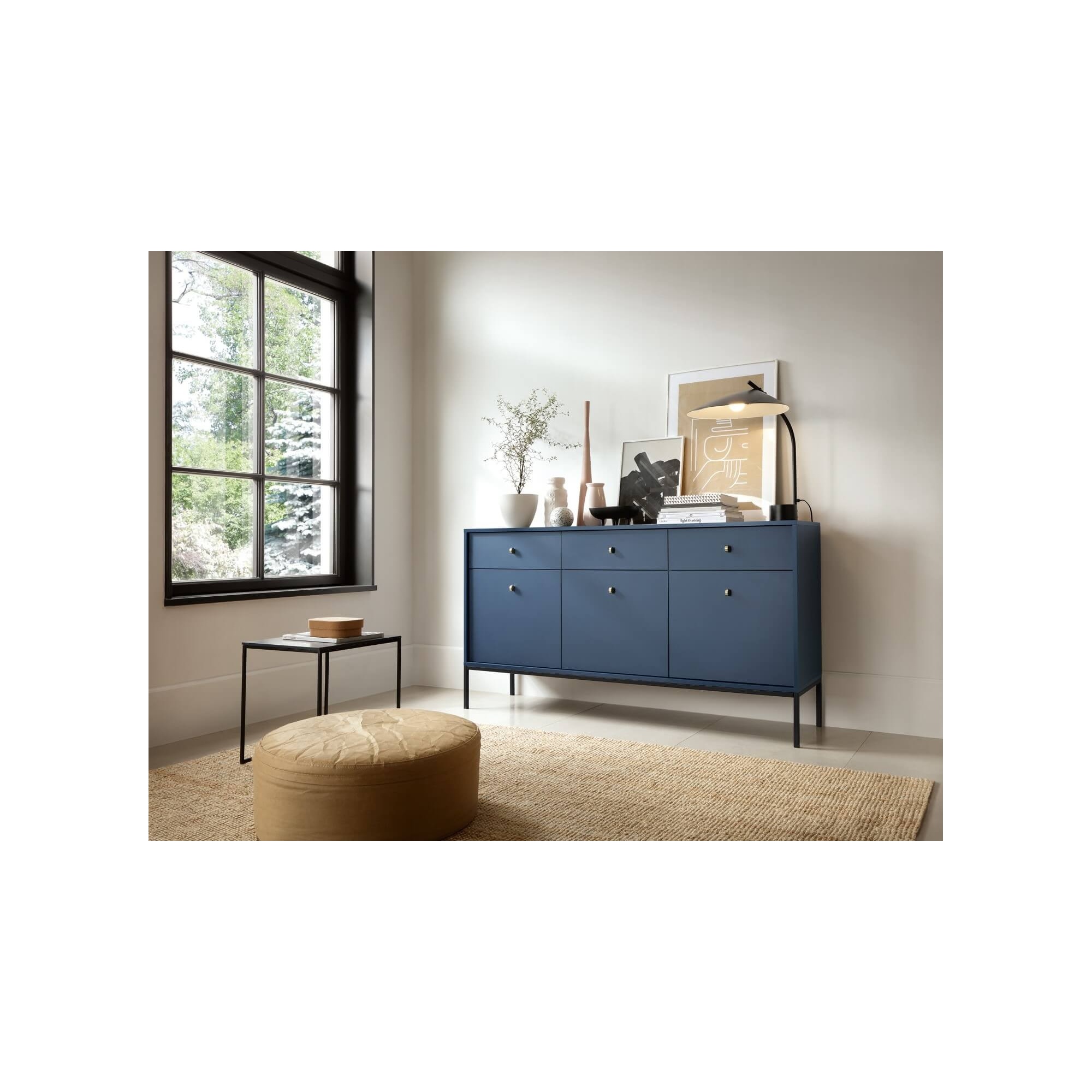 Bordowa komoda MINIMAL na metalowych nogach