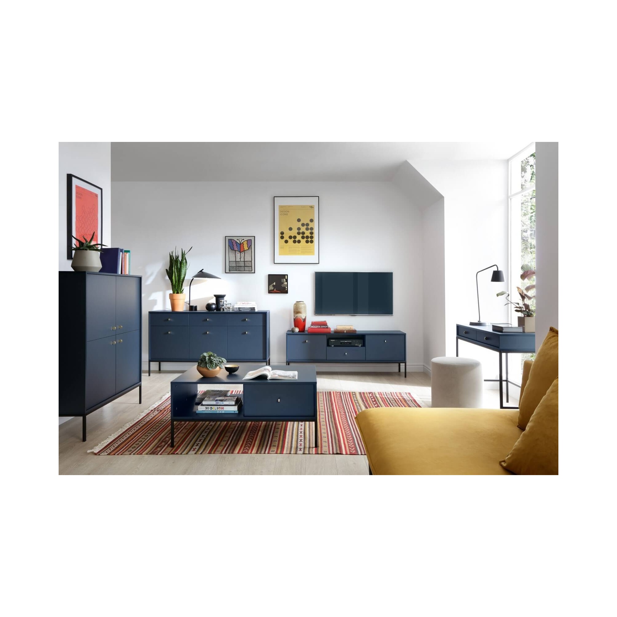 Stolik kawowy na metalowych nogach